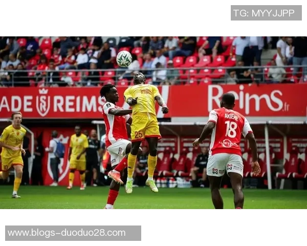 图尔与阿雅克的精彩对决揭示了法乙联赛的激烈竞争与球队实力的较量