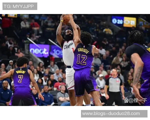 太阳与掘金激战正酣NBA季后赛精彩瞬间回顾与分析 太阳与掘金激战正酣NBA季后赛精彩瞬间回顾与分析